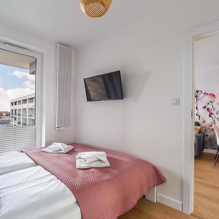Apartament Flowers Z Parkingiem Perlowa Przystan - Holiday City Kołobrzeg Exterior foto
