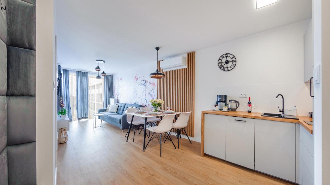 Apartament Flowers Z Parkingiem Perlowa Przystan - Holiday City Kołobrzeg Exterior foto